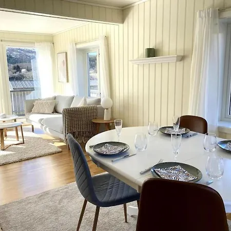 A Pearl In Lofoten بيت للعطل ليكنيز
